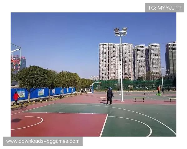 湖南永州足球场从无到有，50多天翻新后吸引外地游客观赛